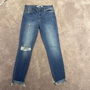 Hidden denim - from buckle - size 28 like new! Stretchy! Frayed hem! Crop!